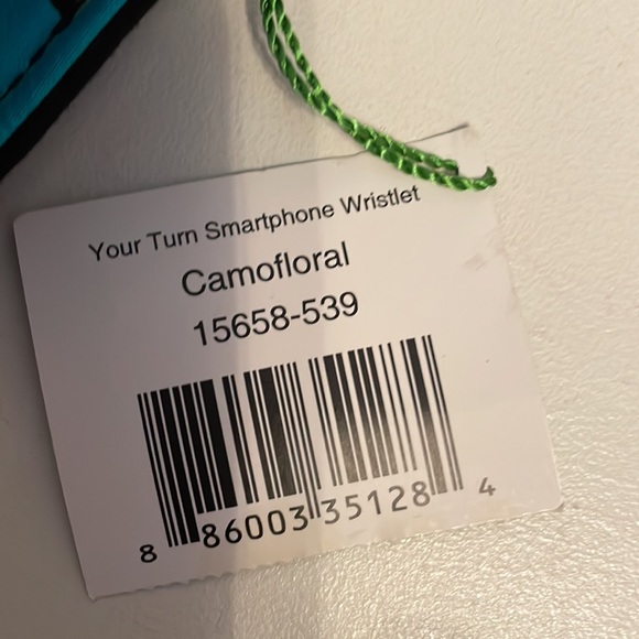 Vera Bradley your turn smartphone wristlet - Picture 3 of 3